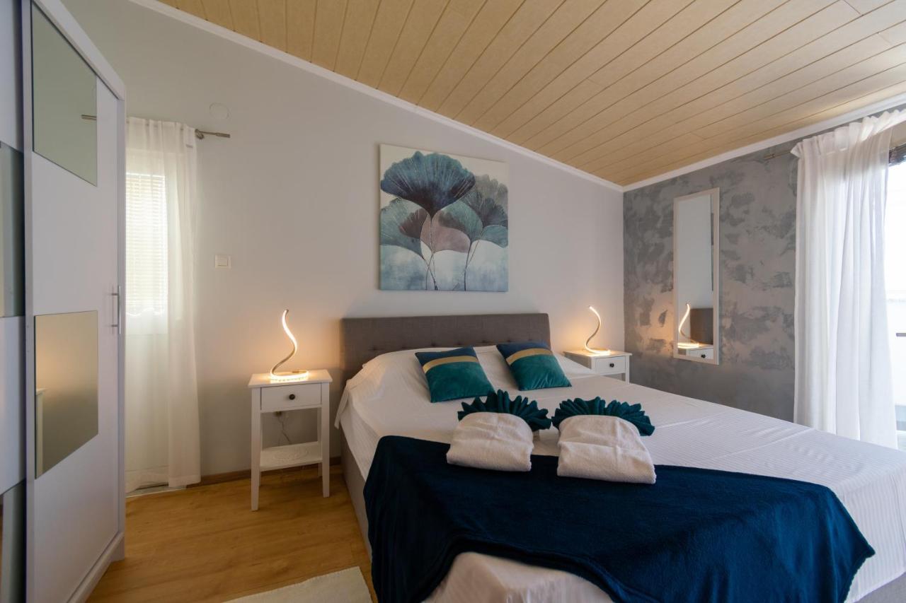 Apartments By The Sea Mandre, Pag - 4093 Kolan Exterior foto
